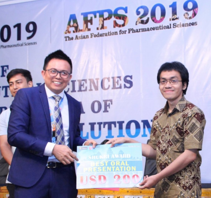 Congratulations to Eko Rifai who received the Shukri Award for the best oral presentation at the AFPS-ICAPPS conference 2019 in Bali, Indonesia, in October 2019. https://afps2019.id